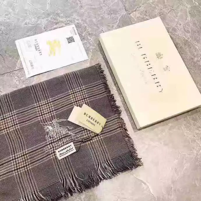 BURBERRY 定番柄 千鳥格子スカーフ